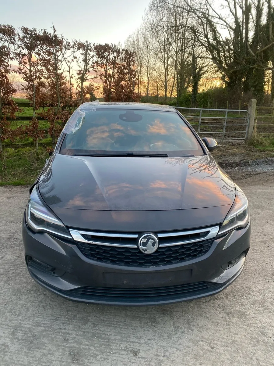 🟢 2017 Vauxhall Astra BREAKING FOR PARTS - Image 1