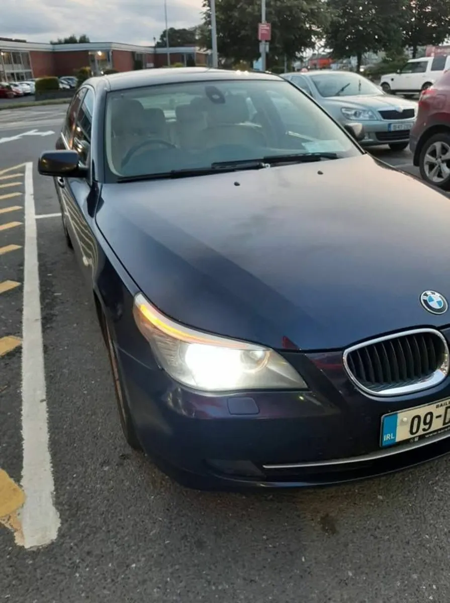 BMW 5-Series 2009 - Image 2