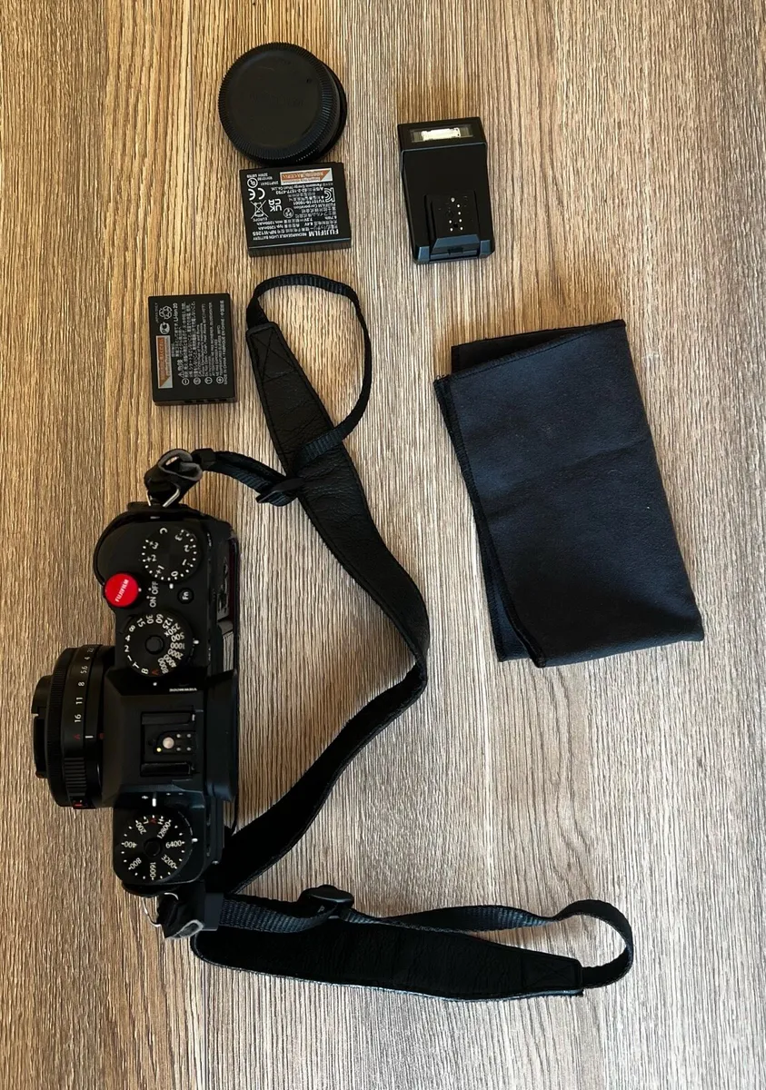 Fujifilm XT2 + 27mm Lens WR + 3 Batteries + 256gb - Image 4