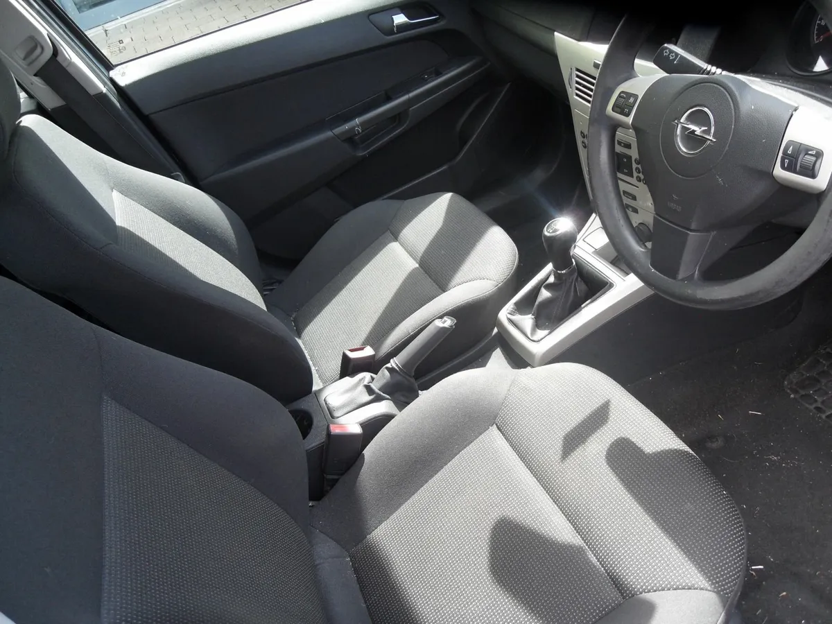 Opel Astra 2008 - Image 3