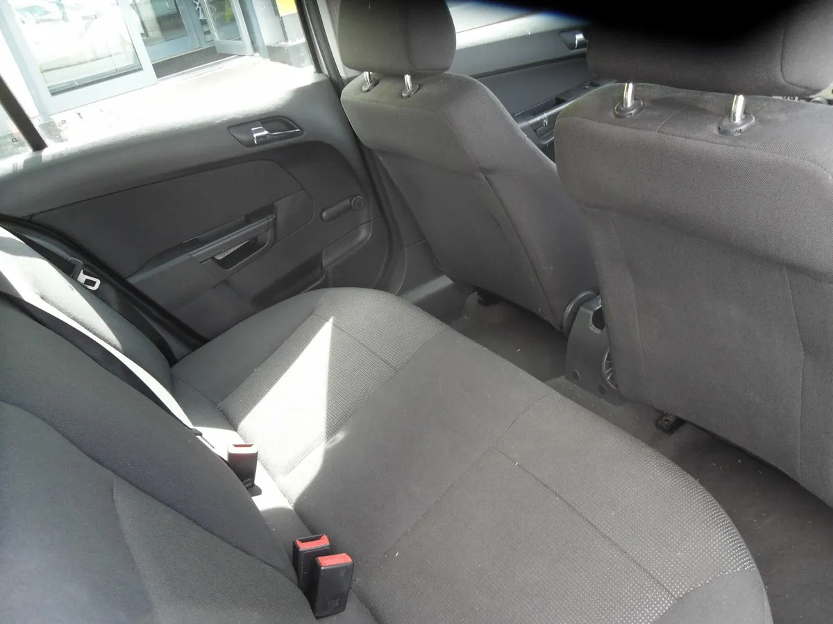 Opel Astra 2008 - Image 4