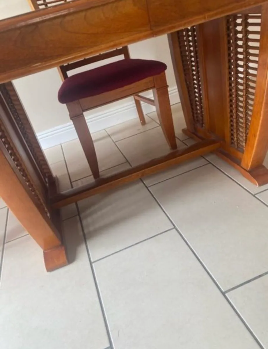 Kitchen Table and Chairs - Image 4