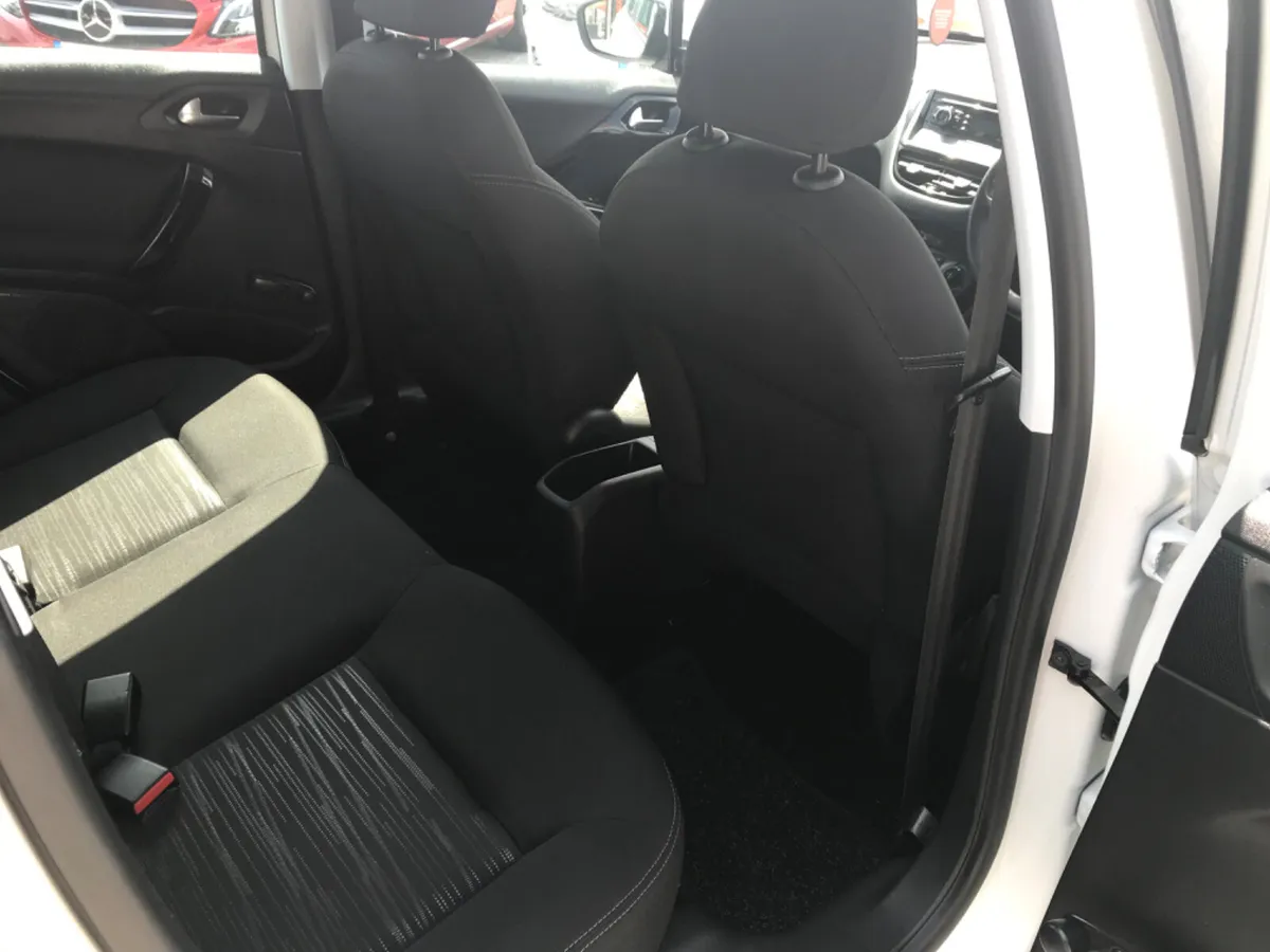 2016 Peugeot 208 Petrol Manual - Image 4