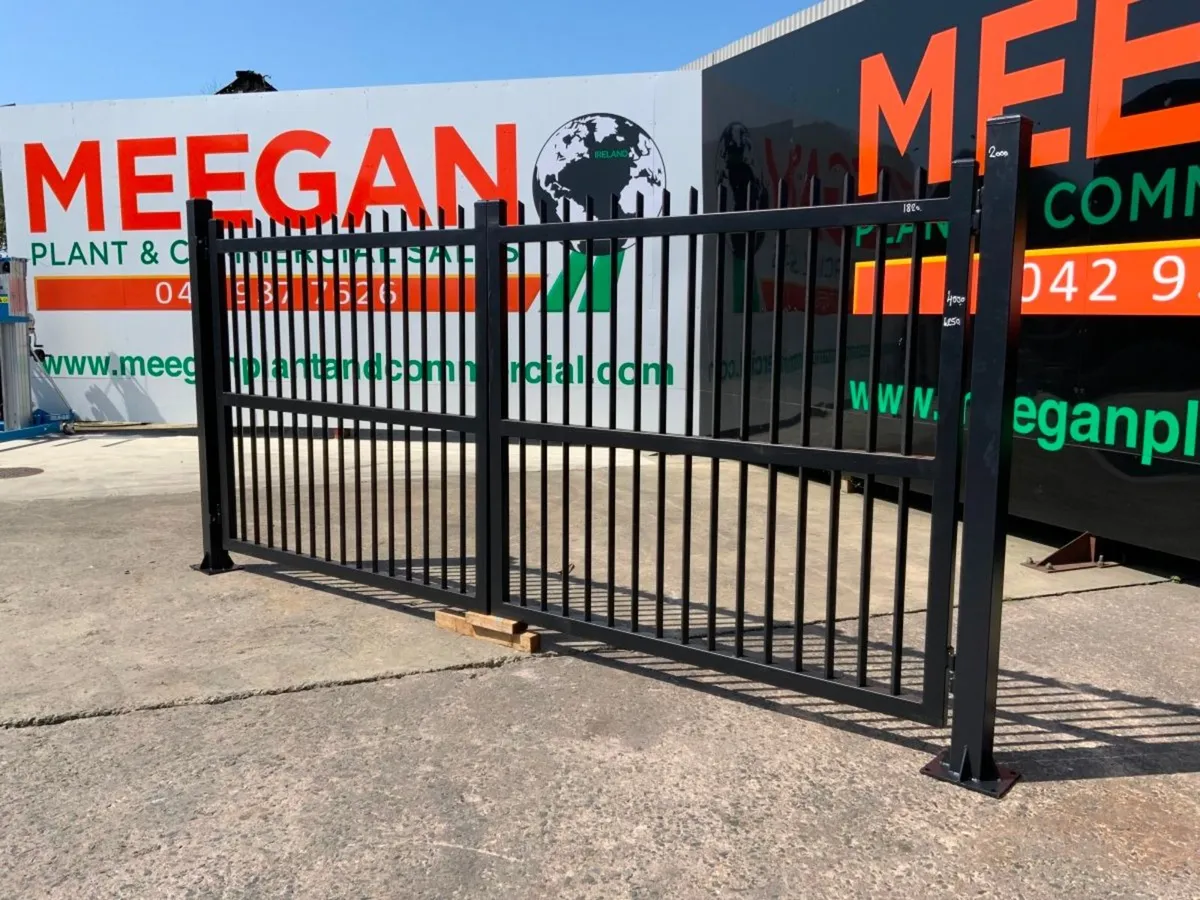 UNUSED 4.0mts ENTRANCE GATES & POSTS...3394. - Image 2