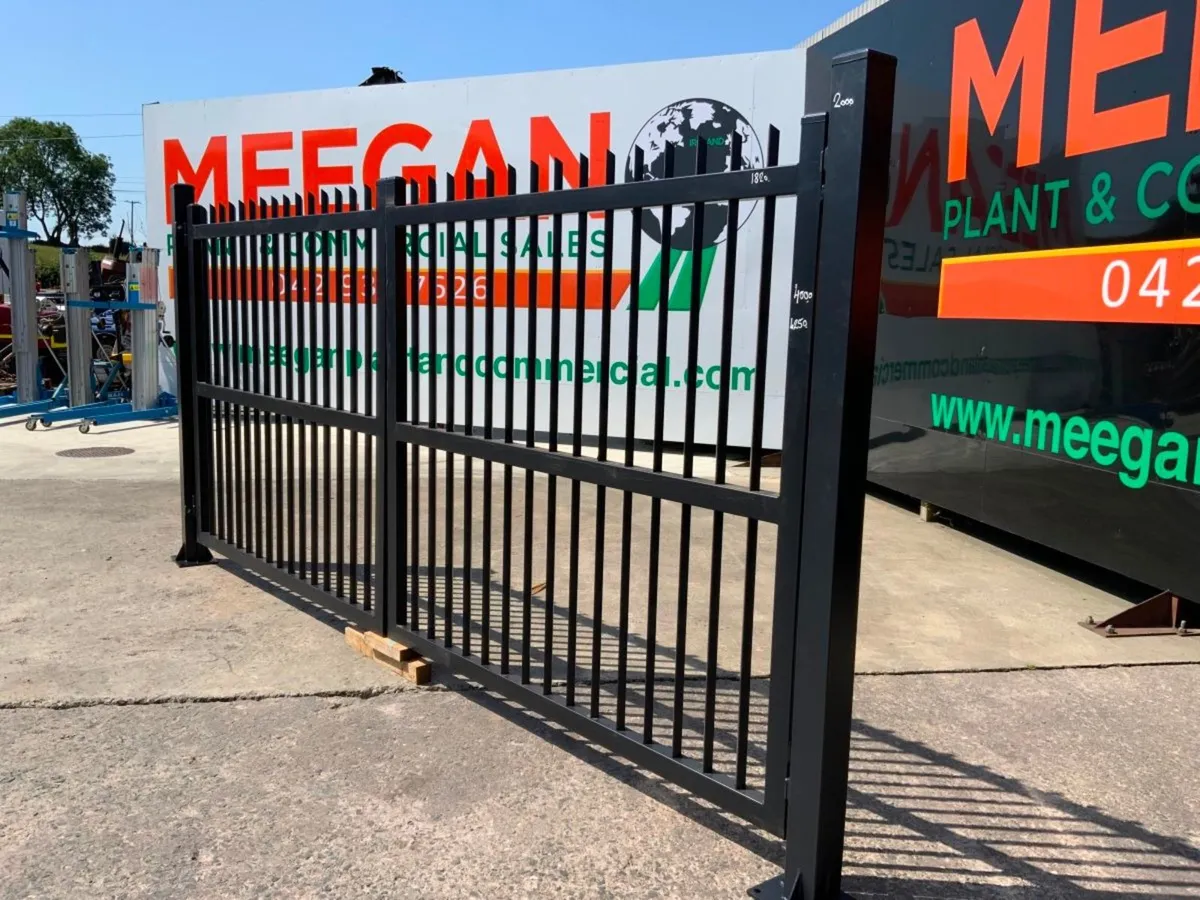 UNUSED 4.0mts ENTRANCE GATES & POSTS...3394. - Image 3