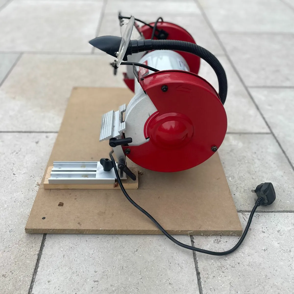 Axminster Wide Stone Bench Grinder + Tool Rest - Image 3