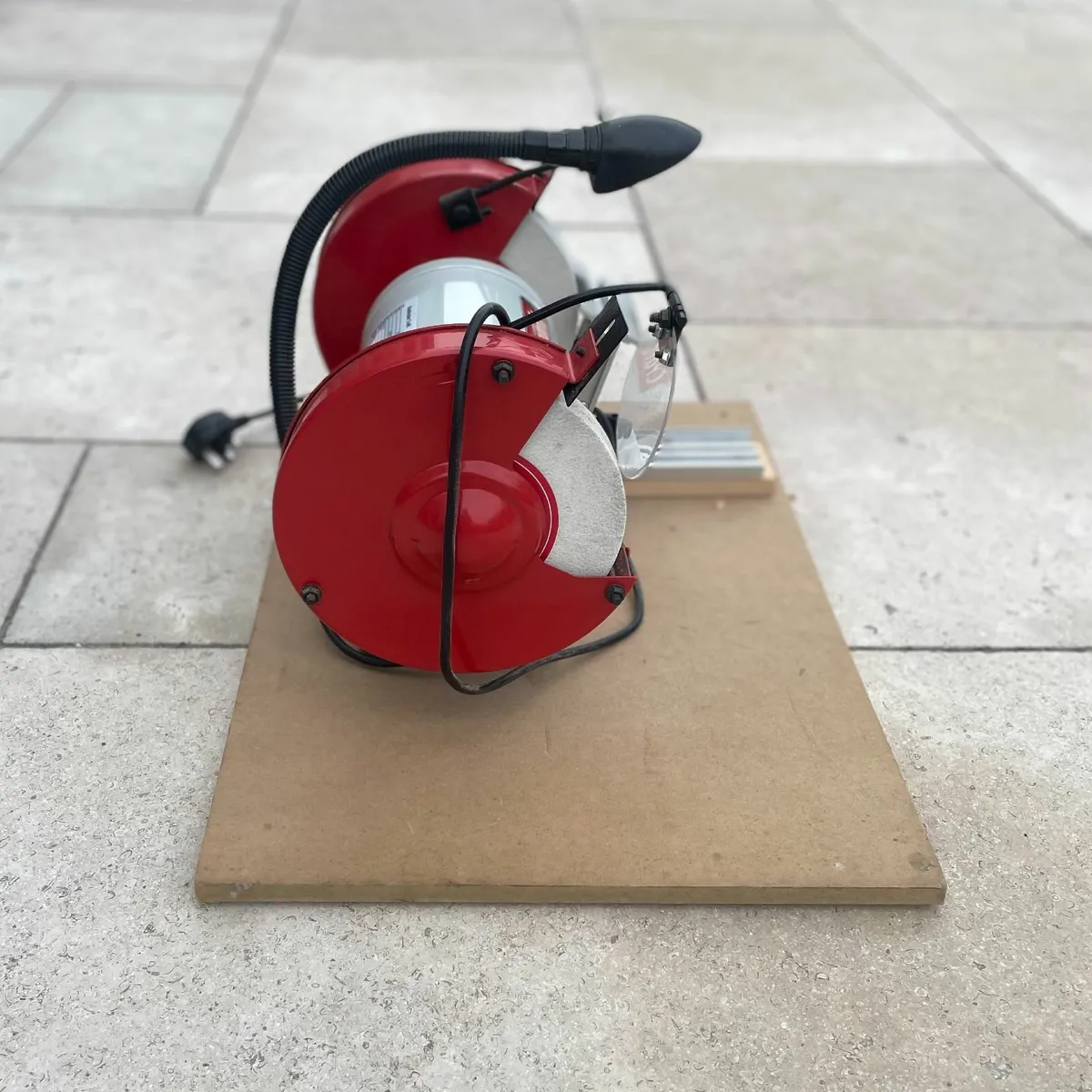 Axminster Wide Stone Bench Grinder + Tool Rest - Image 4