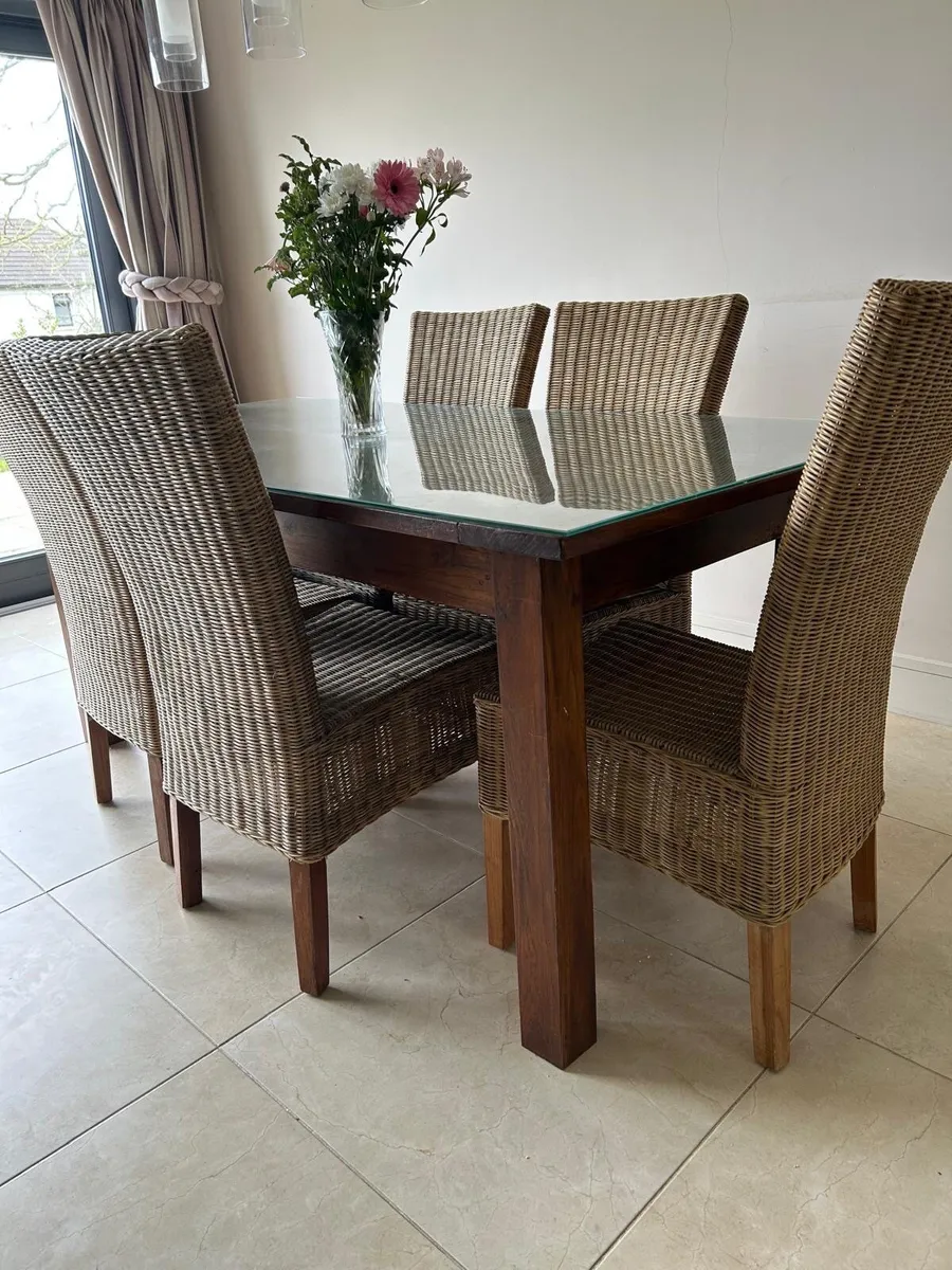 Dining table and chairs - Image 1
