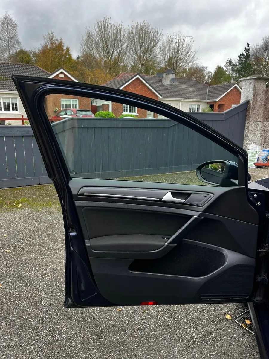 Volkswagen Golf GTE 1.4 Petrol / Plug-in Hybrid - Image 3