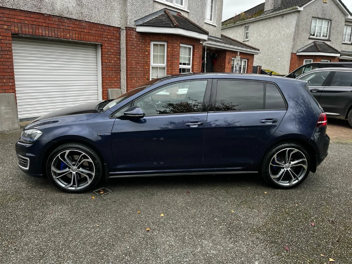 Volkswagen Golf GTE 1.4 Petrol / Plug-in Hybrid - Image 1