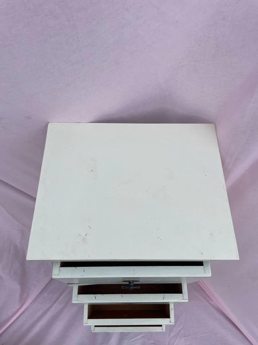 White upcycled 4 drawer unit - Image 4