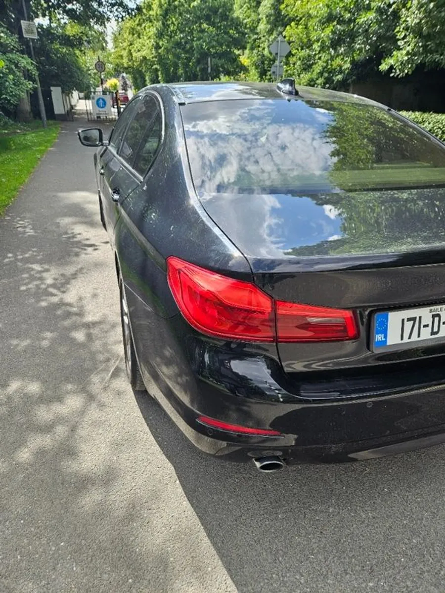 2017 BMW 5 Series - Image 2