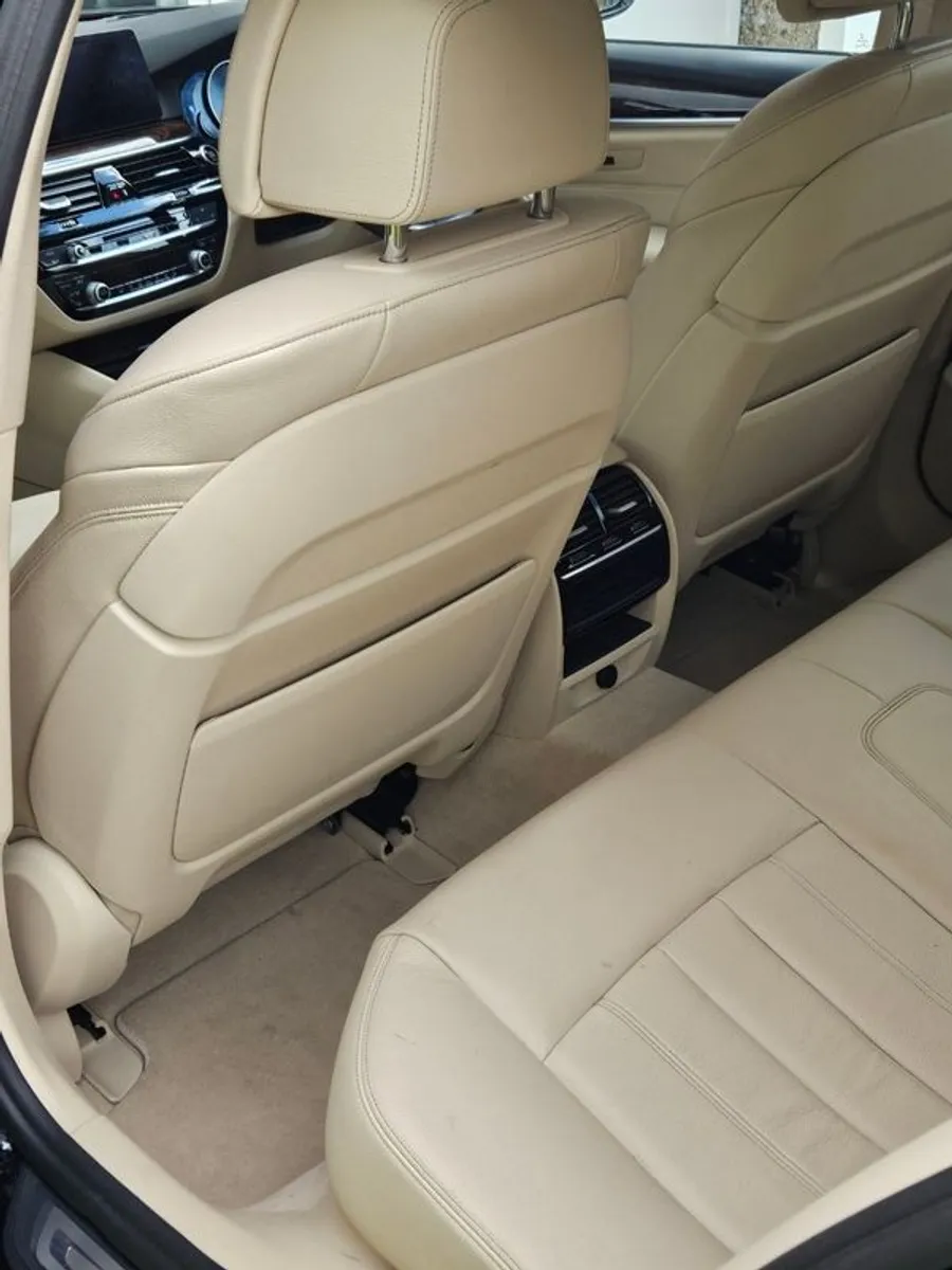 2017 BMW 5 Series - Image 4