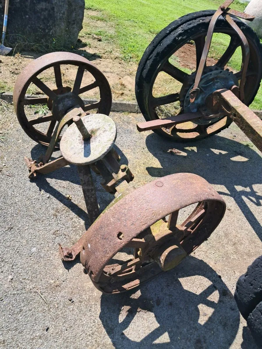 Old vintage wheel's - Image 2