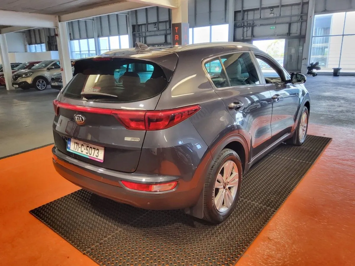Kia Sportage 1.7 Platinum - Image 2