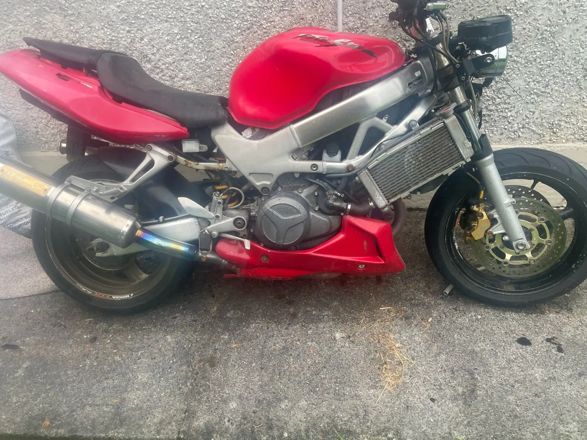 Honda vtr 1000 Firestorm - Image 2