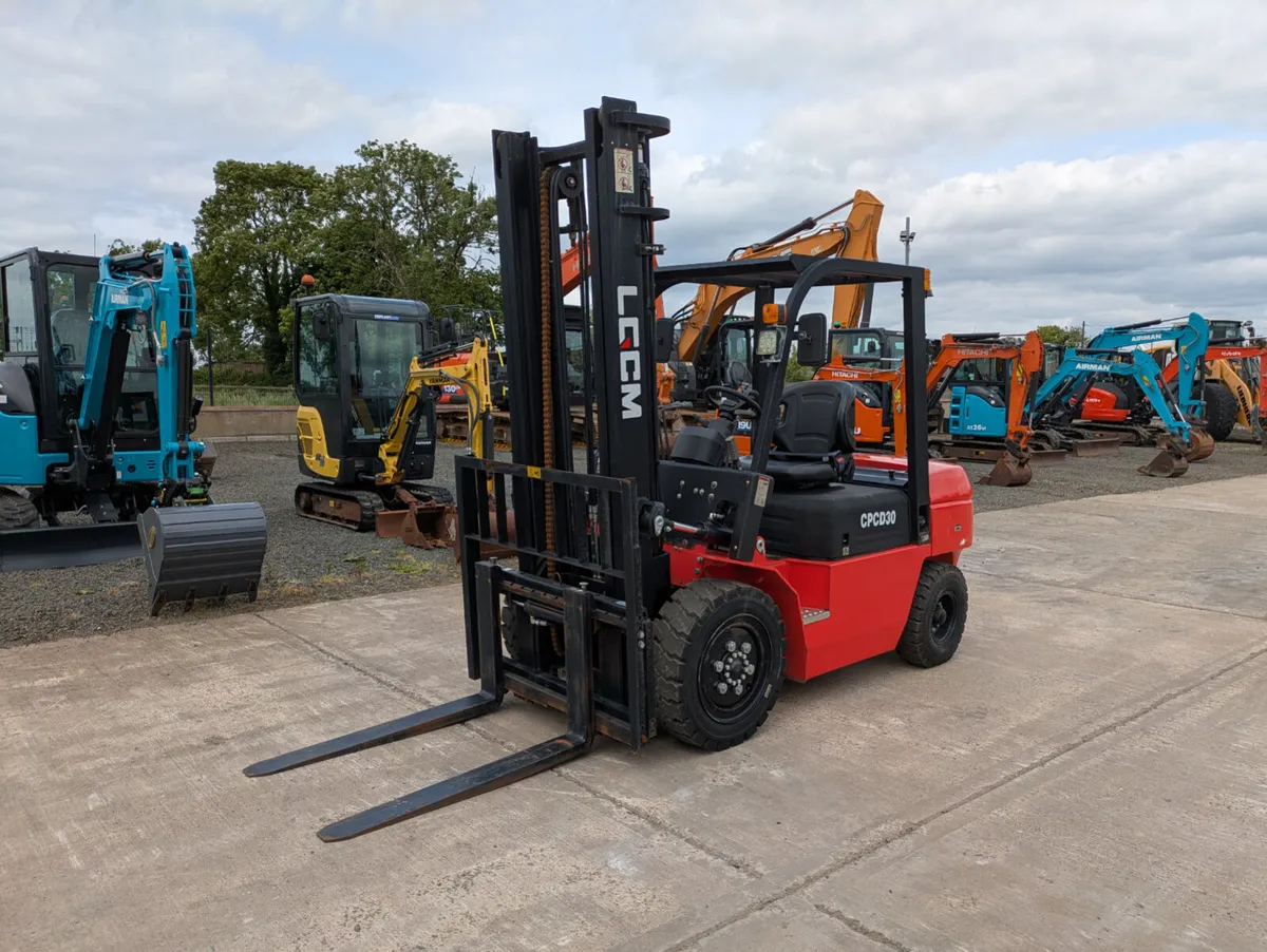 LGCM 3 Tonne Forklift - Image 1
