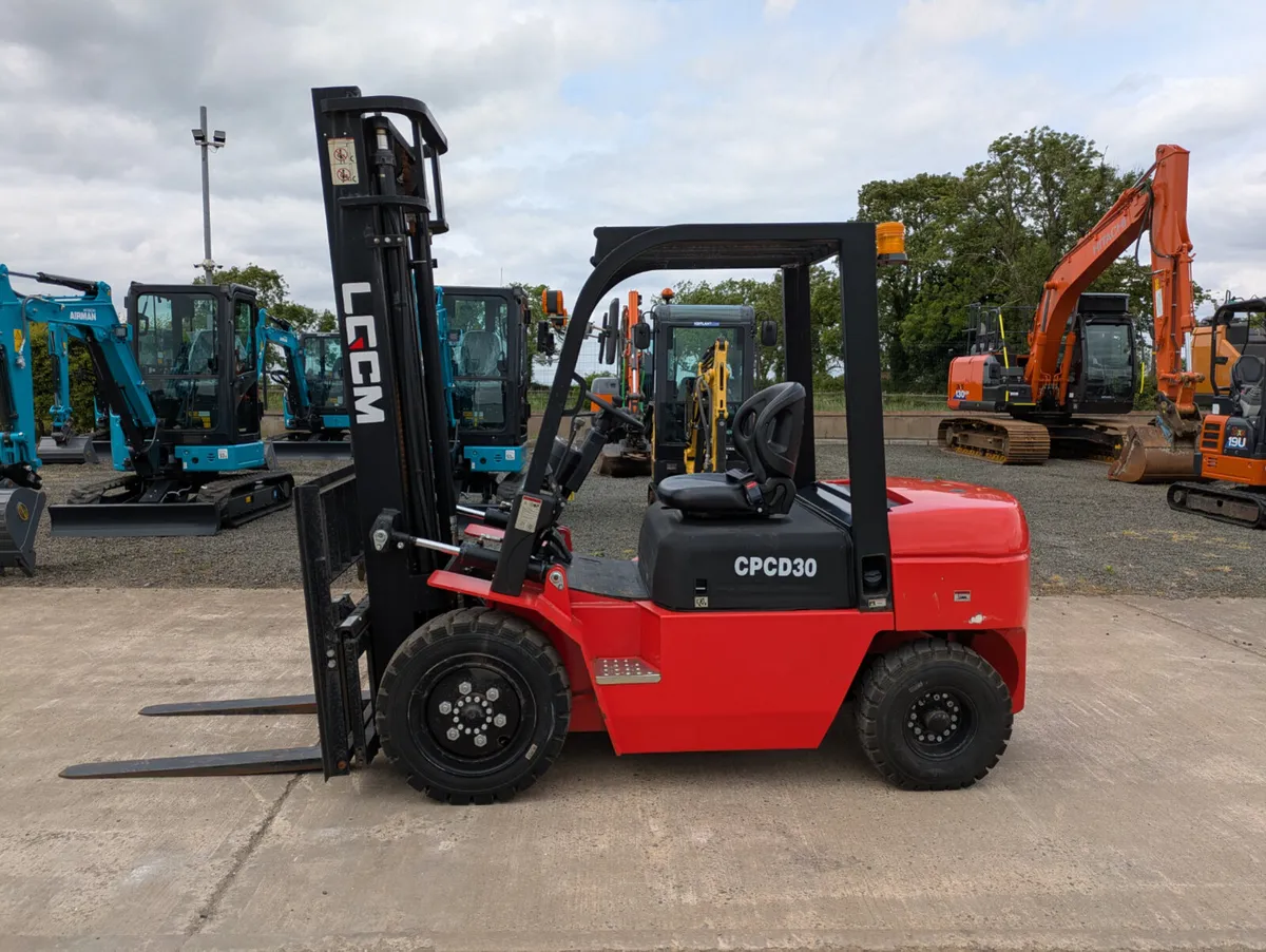 LGCM 3 Tonne Forklift - Image 2