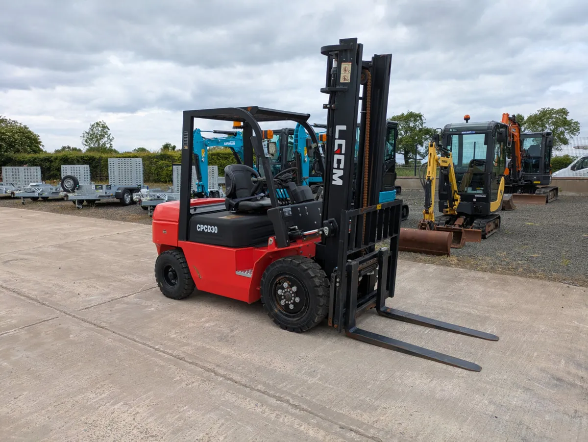 LGCM 3 Tonne Forklift - Image 4