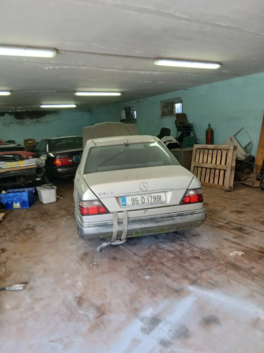 Mercedes-Benz E-Class 1995 - Image 3