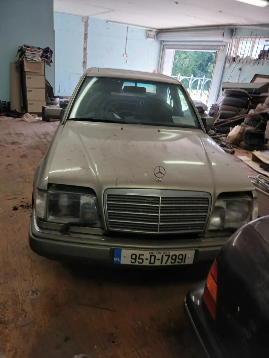 Mercedes-Benz E-Class 1995 - Image 1