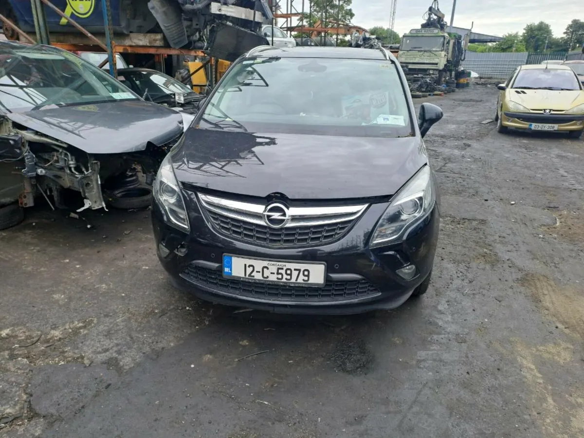 12 Opel Zafira Breaking for parts - Image 1