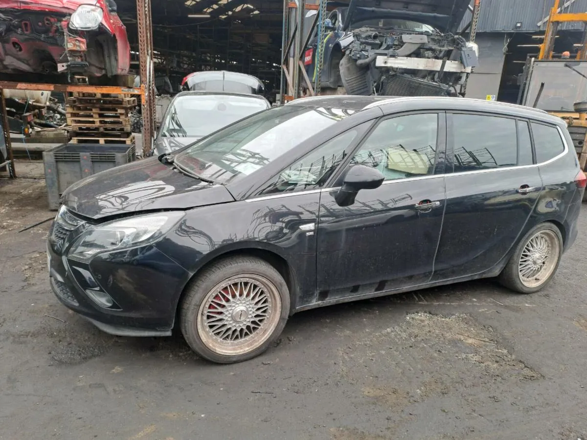 12 Opel Zafira Breaking for parts - Image 2