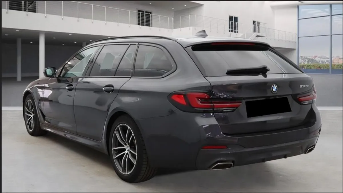 BMW 5 SERIES 530E M SPORT ESTATE // CREAM INTERIOR - Image 3