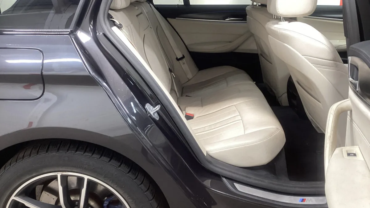 BMW 5 SERIES 530E M SPORT ESTATE // CREAM INTERIOR - Image 4