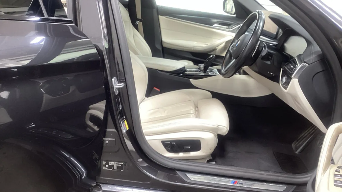 BMW 5 SERIES 530E M SPORT ESTATE // CREAM INTERIOR - Image 2