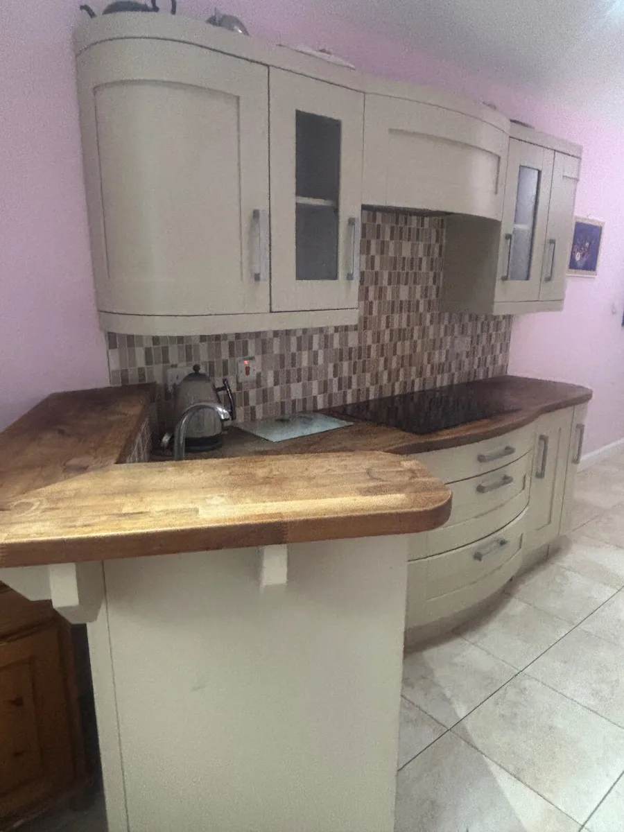 Kitchen , including job & oven - Image 1