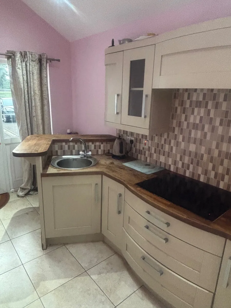 Kitchen , including job & oven - Image 4