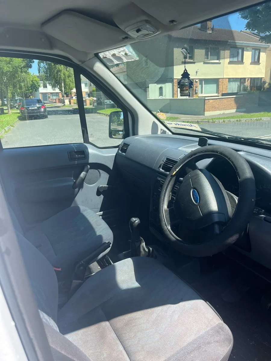 Ford Transit Connect NT200 LOW MILEAGE - Image 4