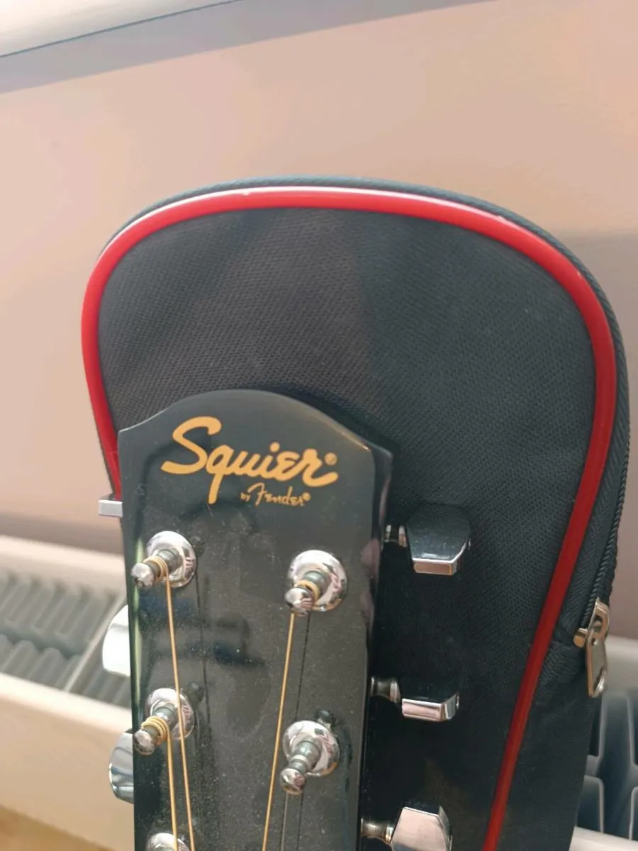Squire by Fender SA-105 Acoustic Guitar inc. Yamah - Image 2