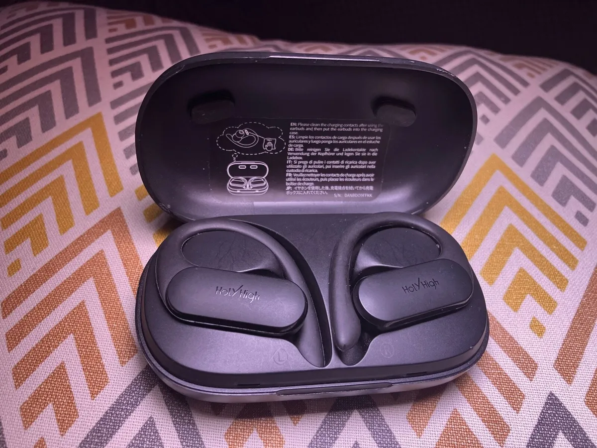 Holy high Bluetooth headphones - Image 1