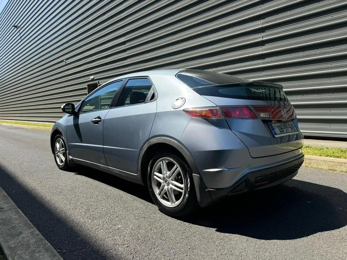 Honda Civic 2008 - Image 2