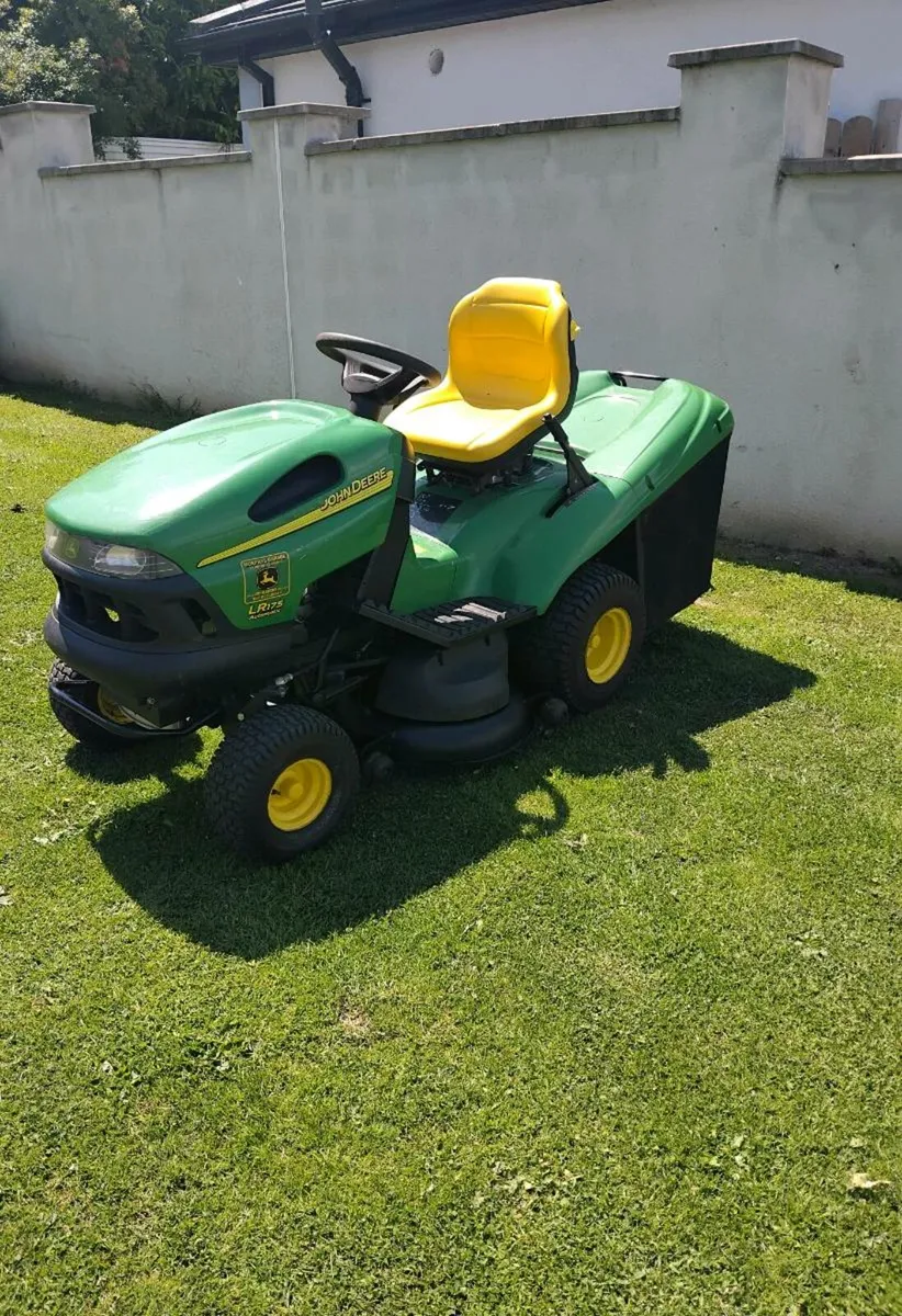 Ride on lawnmower - Image 3