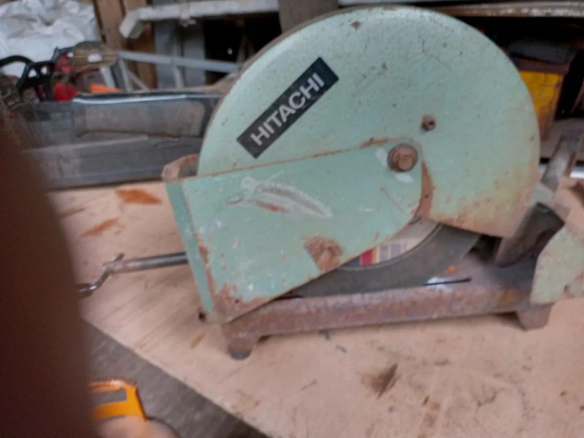 Chainsaws and powertools - Image 1