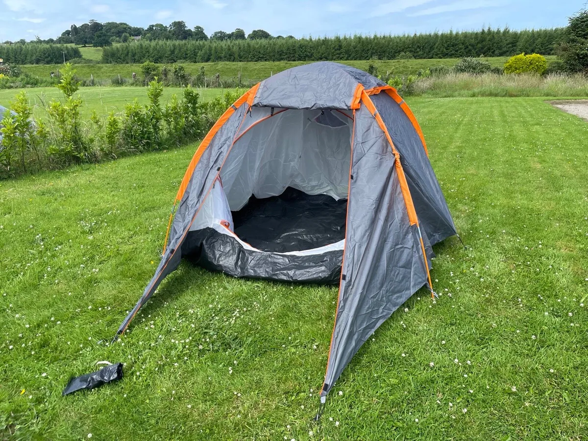 Tent and inflatable beds - Image 1