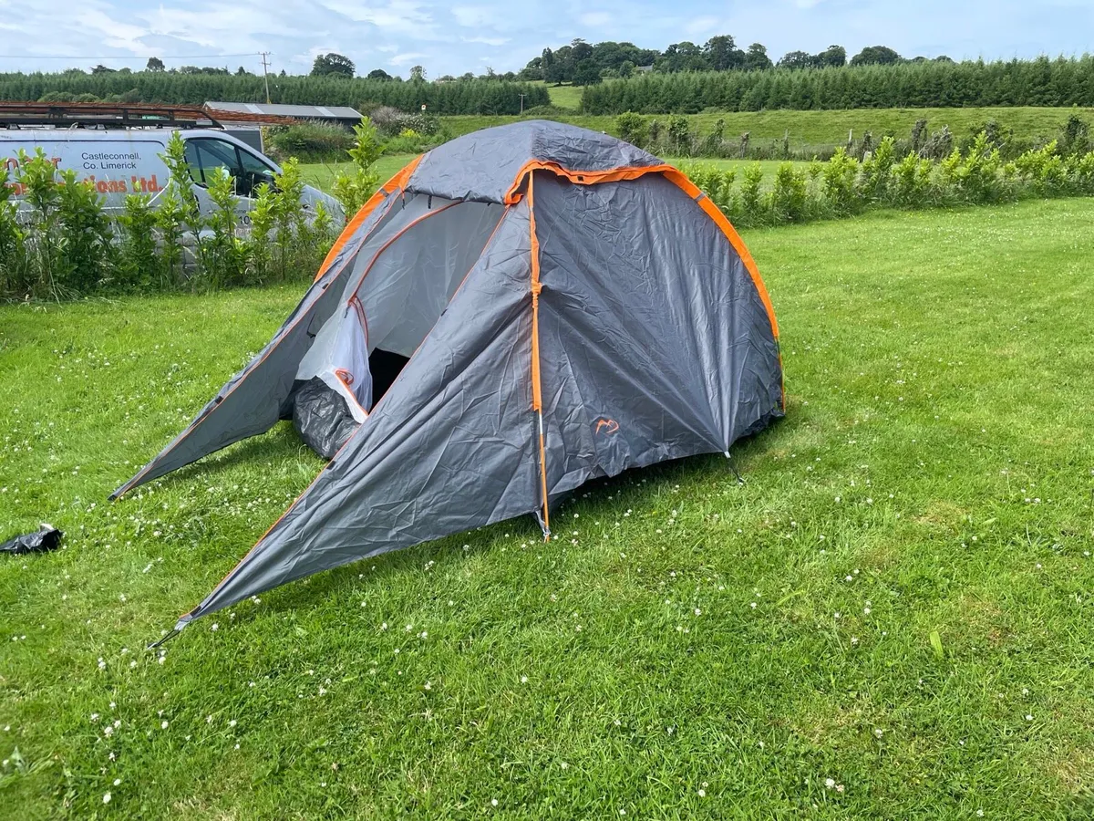 Tent and inflatable beds - Image 2