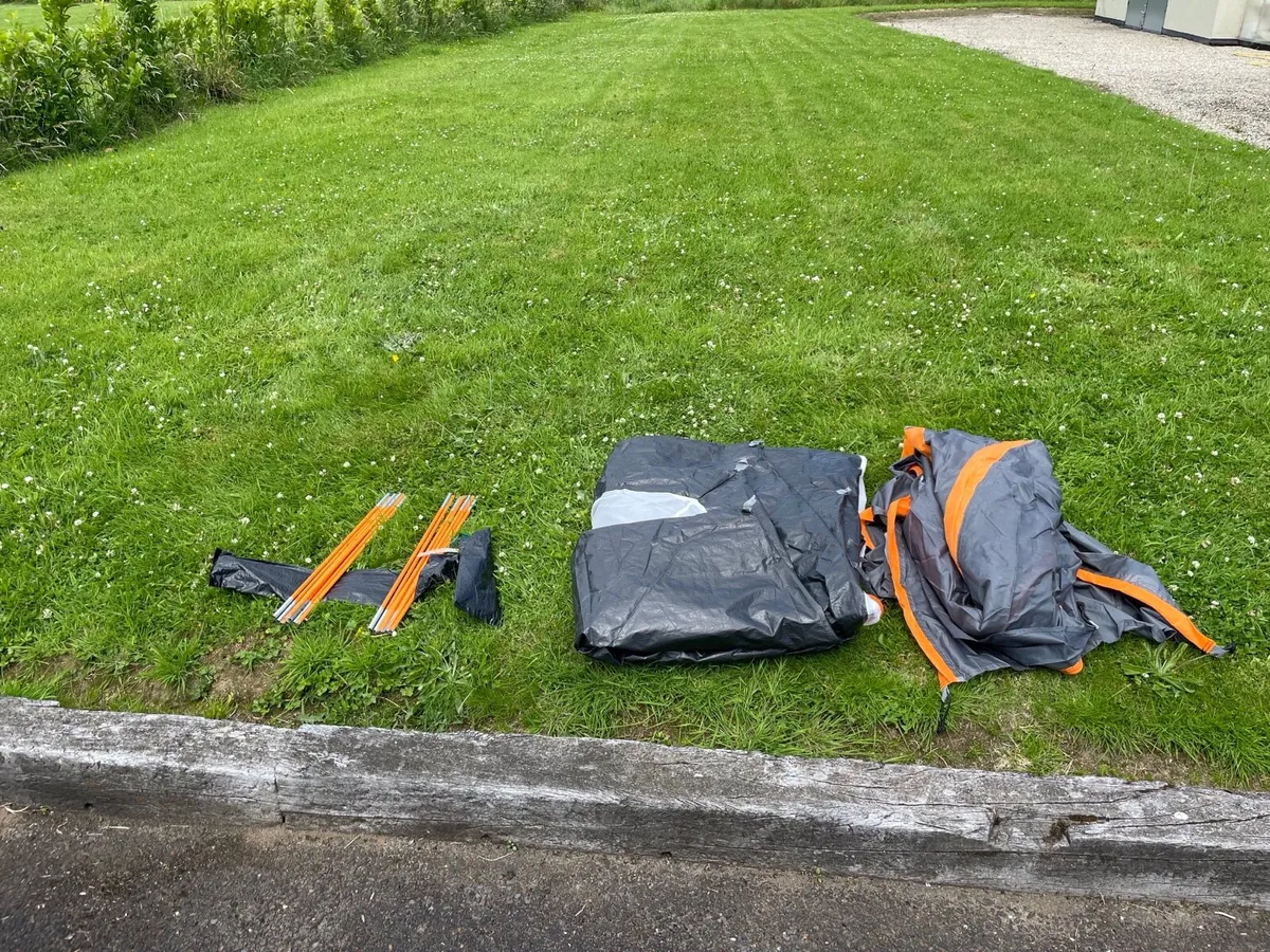 Tent and inflatable beds - Image 3