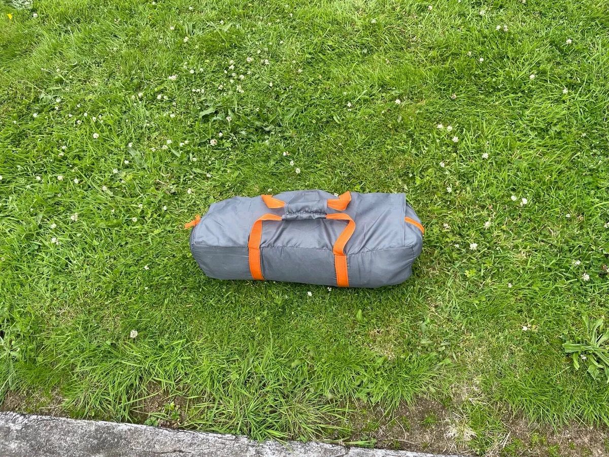 Tent and inflatable beds - Image 4