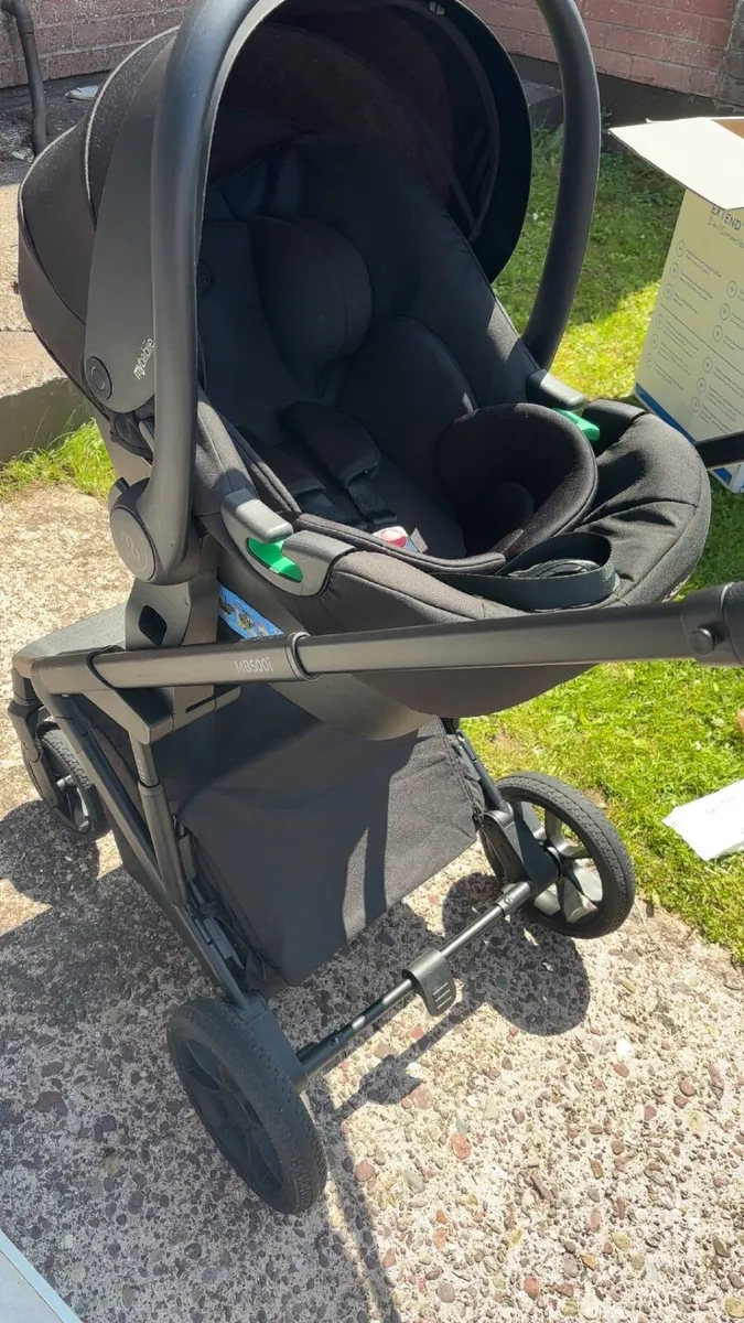 My Babiie Travel system - Image 4