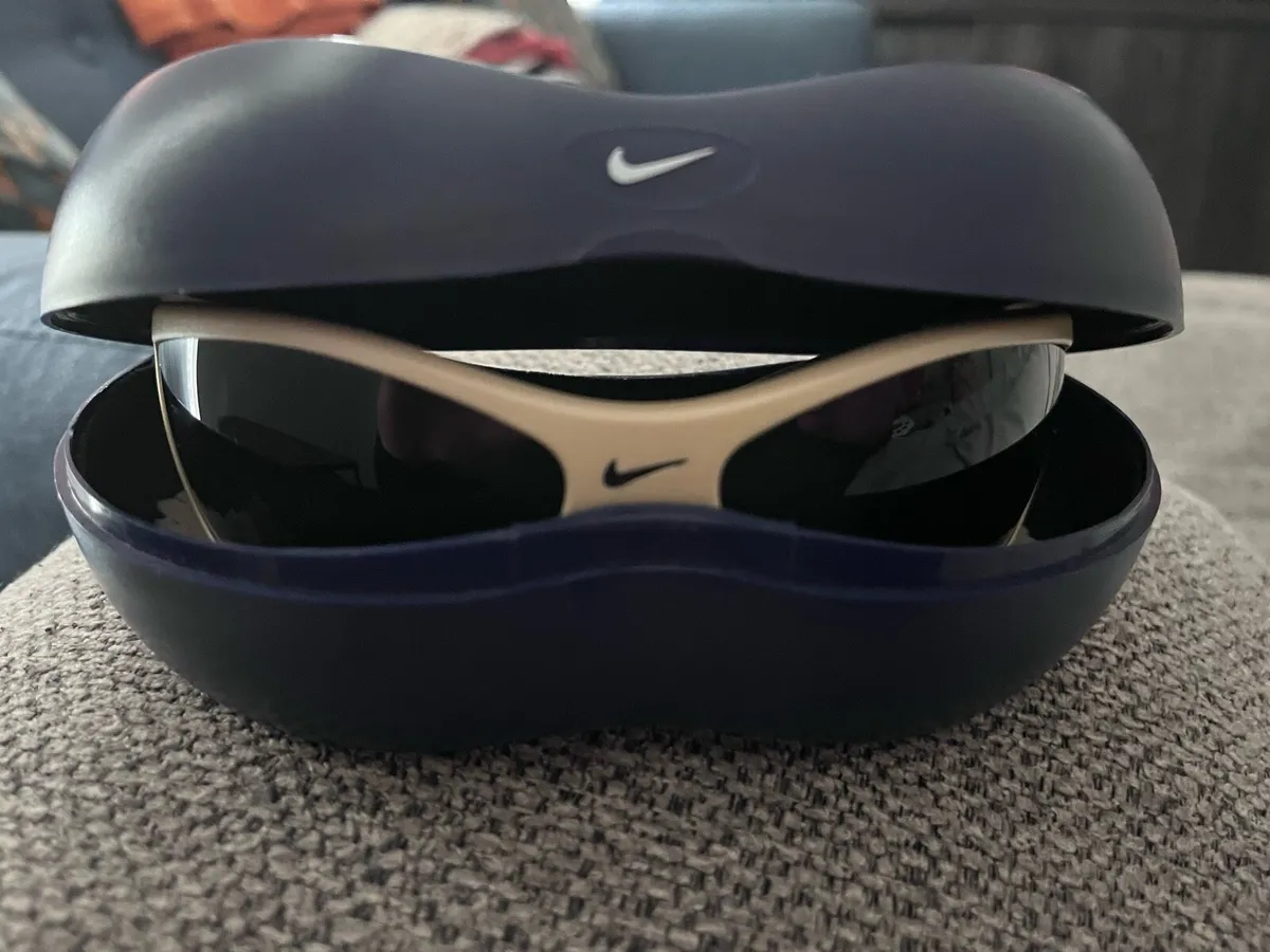 Nike sunglasses 🕶️ - Image 3