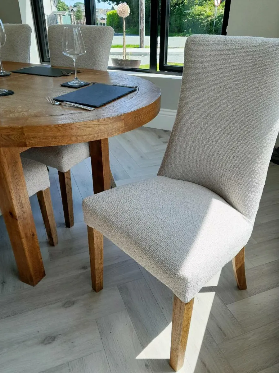 Table and chairs - Image 4