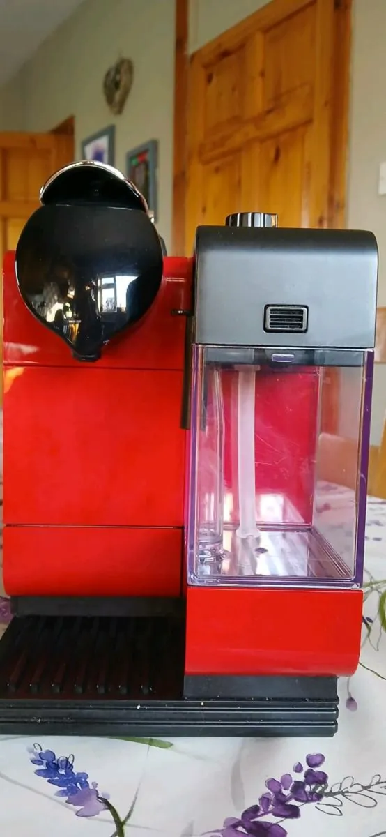 Nespresso De'Longhi machine - Image 1