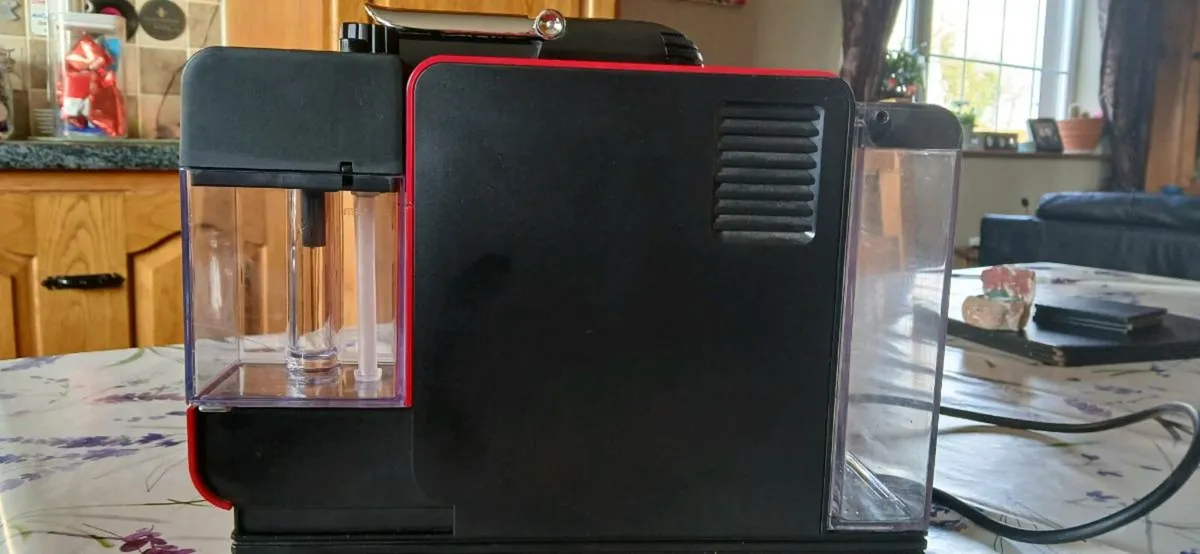 Nespresso De'Longhi machine - Image 3
