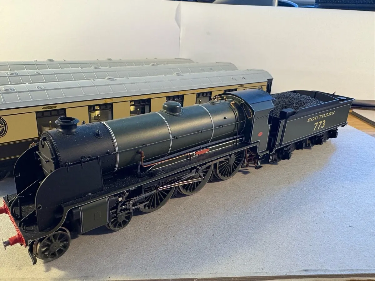 Hornby R2797M "The White Pullman" train pack - Image 3