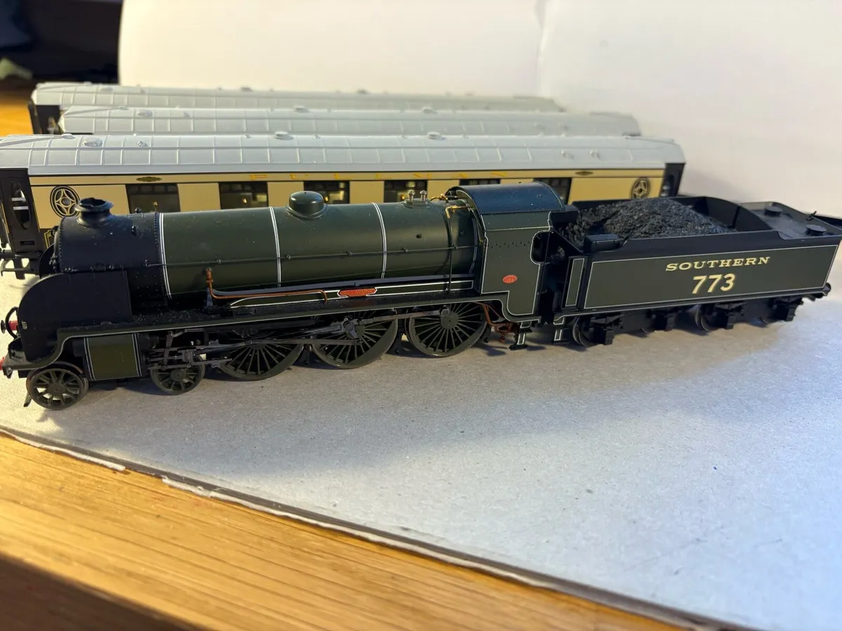 Hornby R2797M "The White Pullman" train pack - Image 4