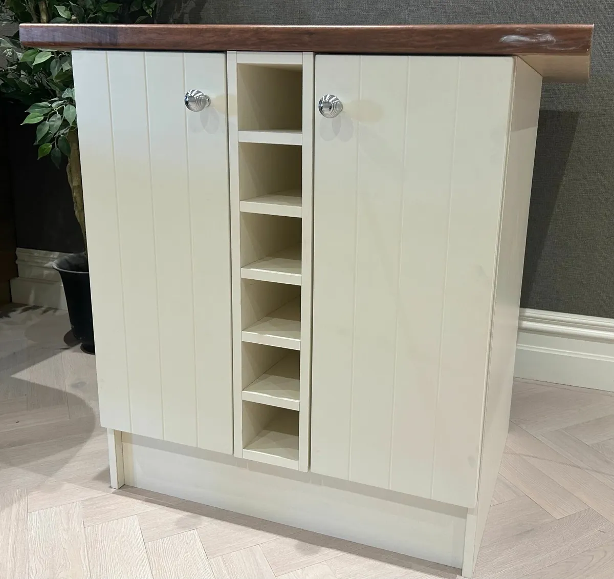 Kitchen Islands - Image 1